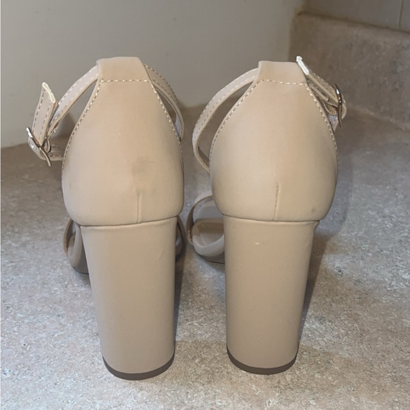 Nude Heels - Picture 4 of 5